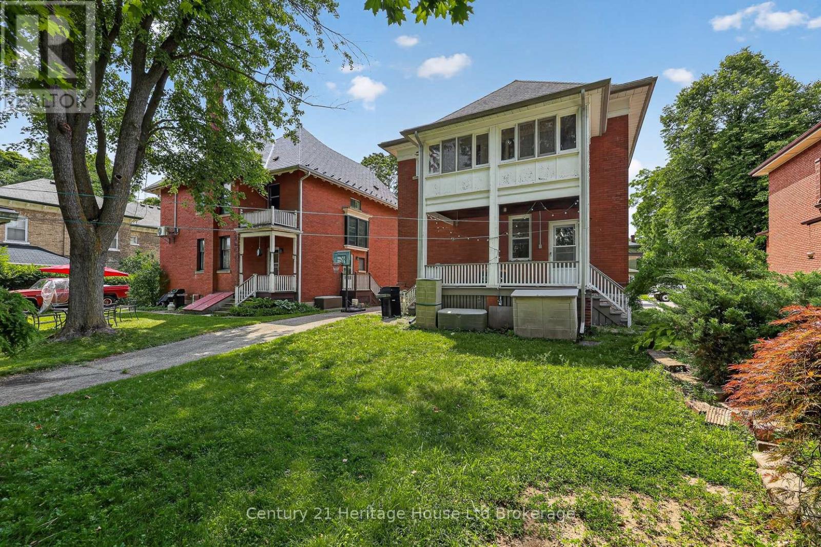 457 BULLER STREET - 34