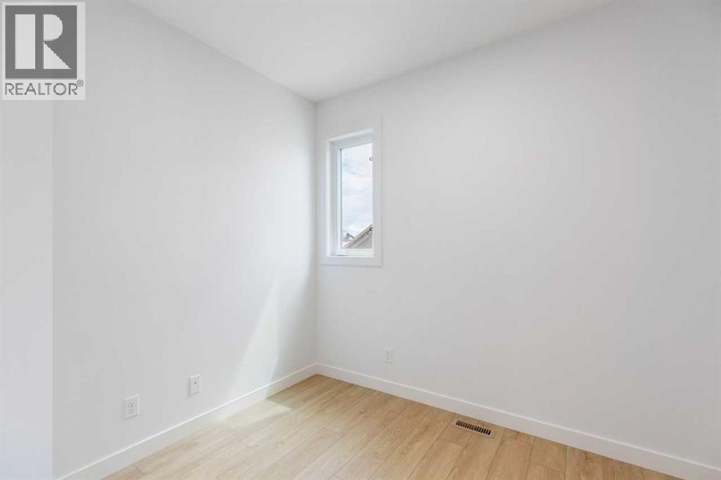 155 Vantage Crescent SW - 5