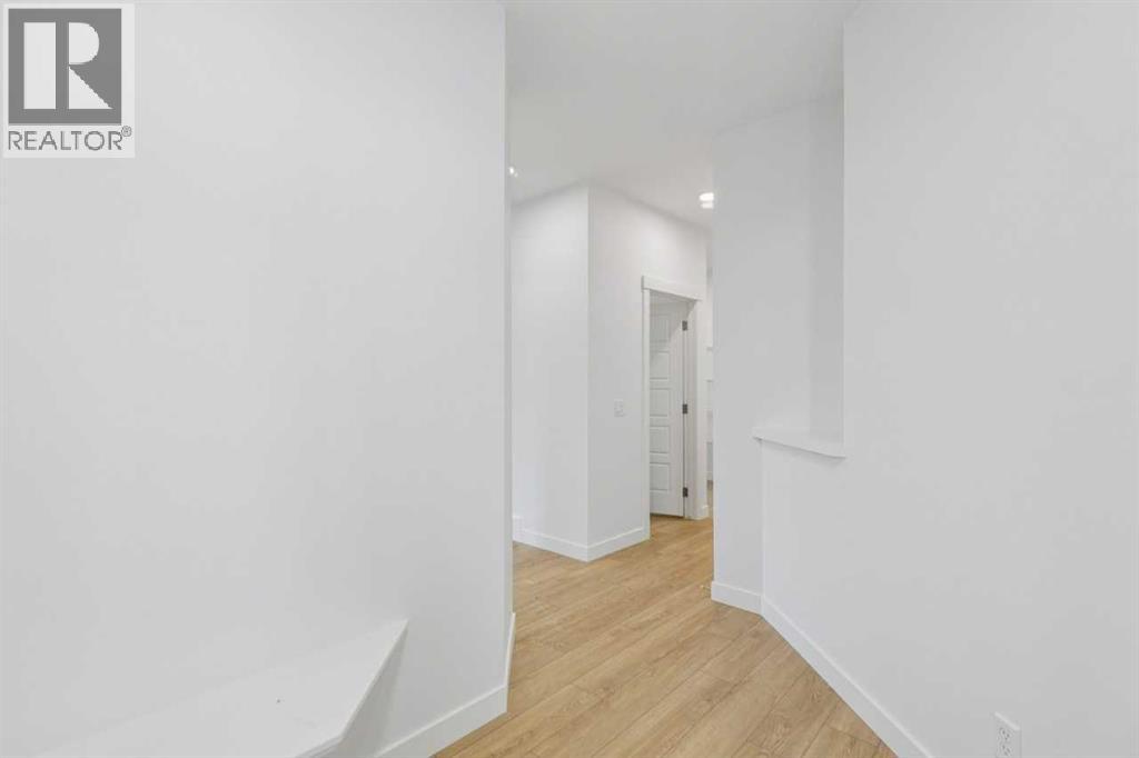 155 Vantage Crescent SW - 4