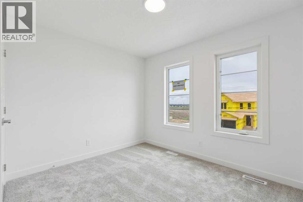 155 Vantage Crescent SW - 35