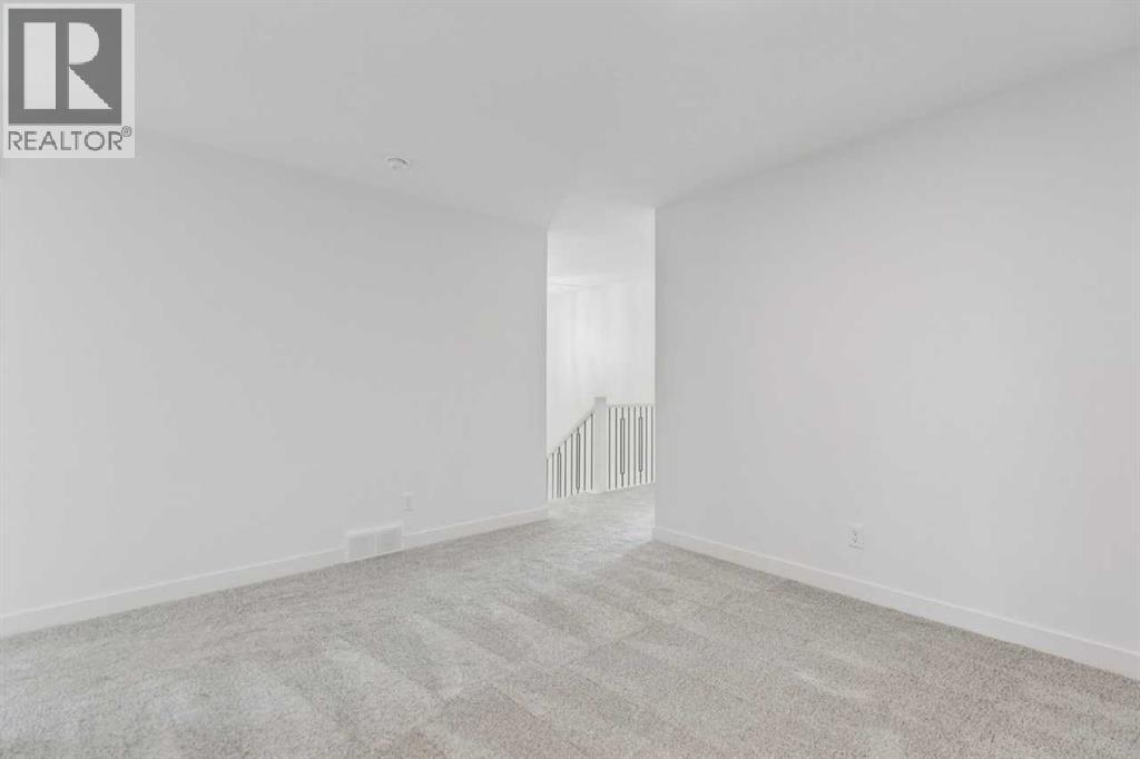155 Vantage Crescent SW - 32