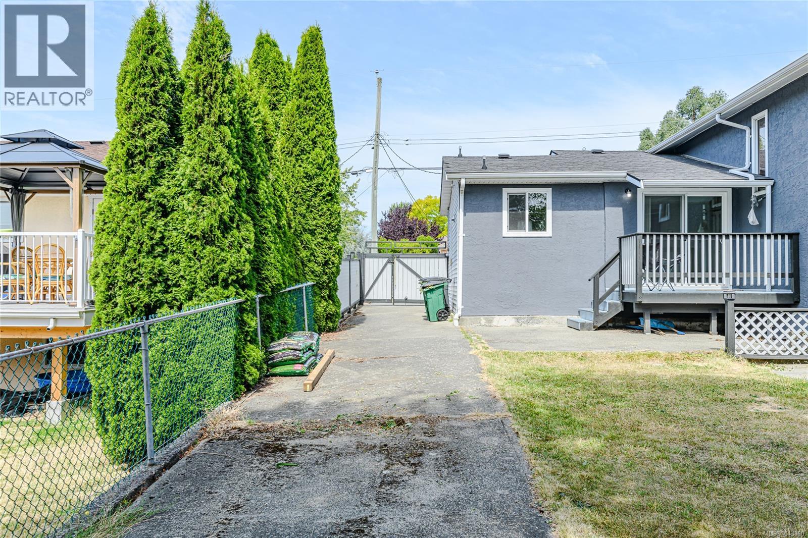 2817 Adelaide Ave - 44
