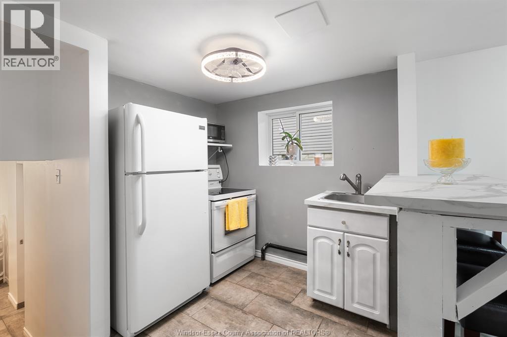 1491 ELLROSE AVENUE - 36