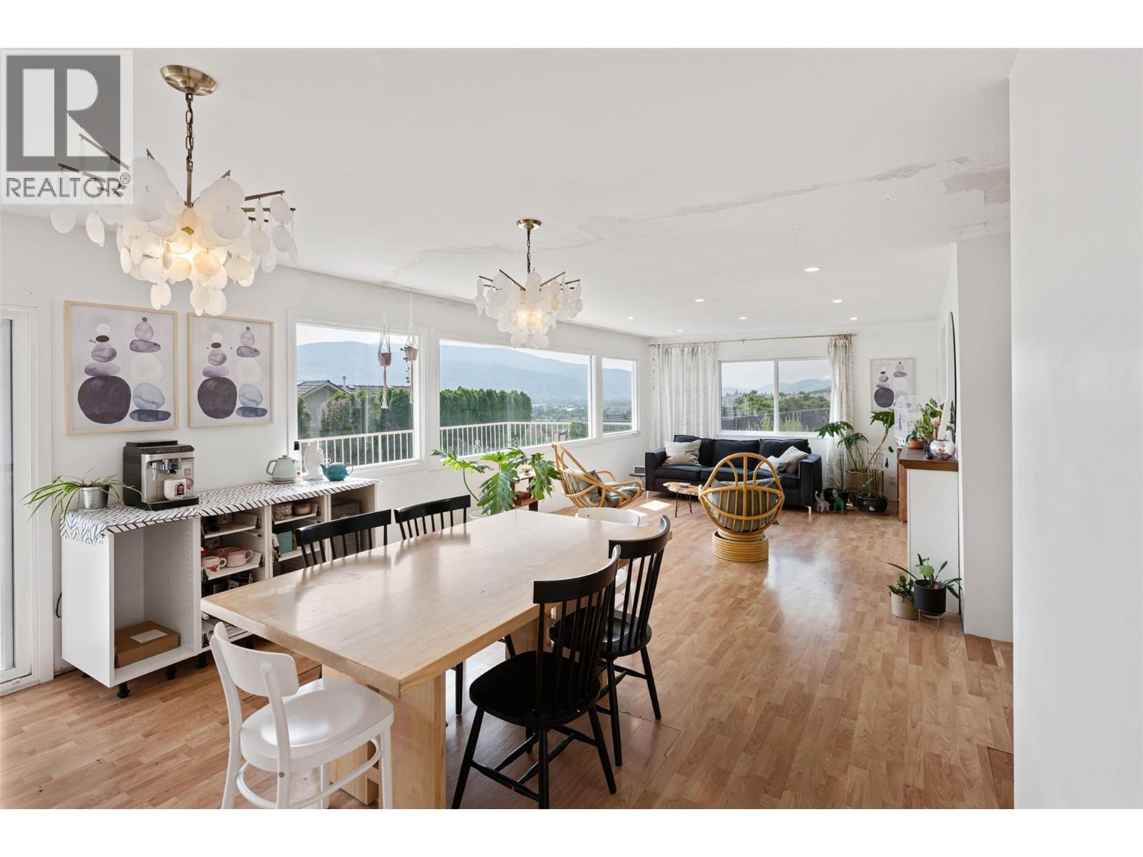 1617 SPARTON Drive, Penticton