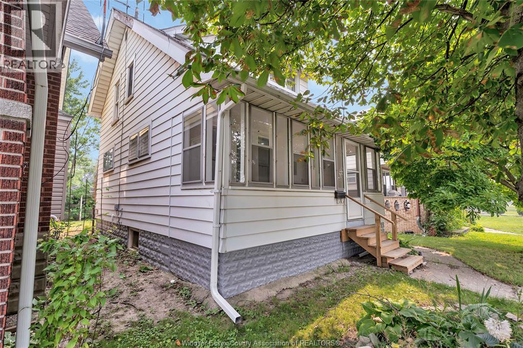 1245 GILES BOULEVARD East - 2