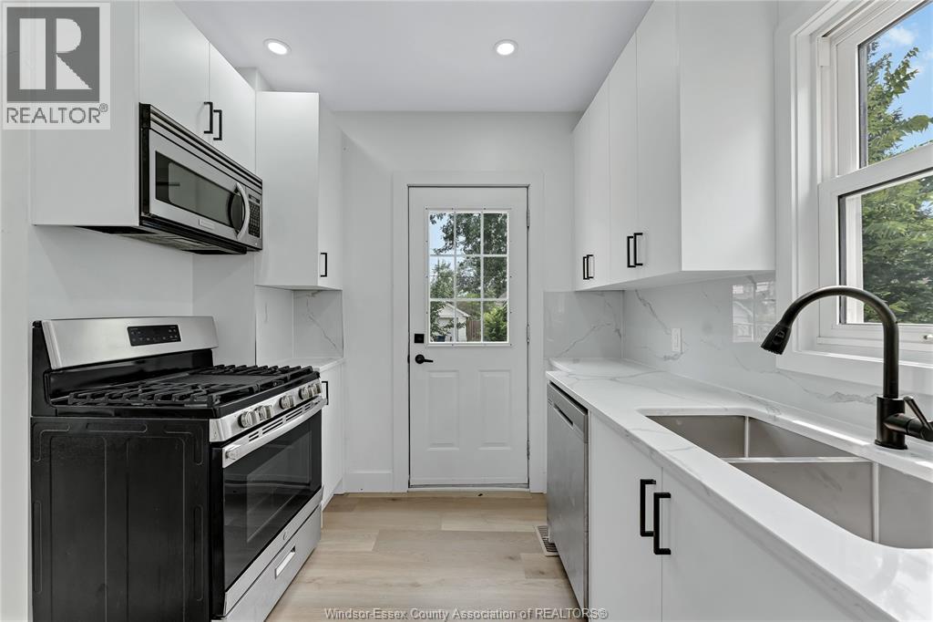 1245 GILES BOULEVARD East - 13