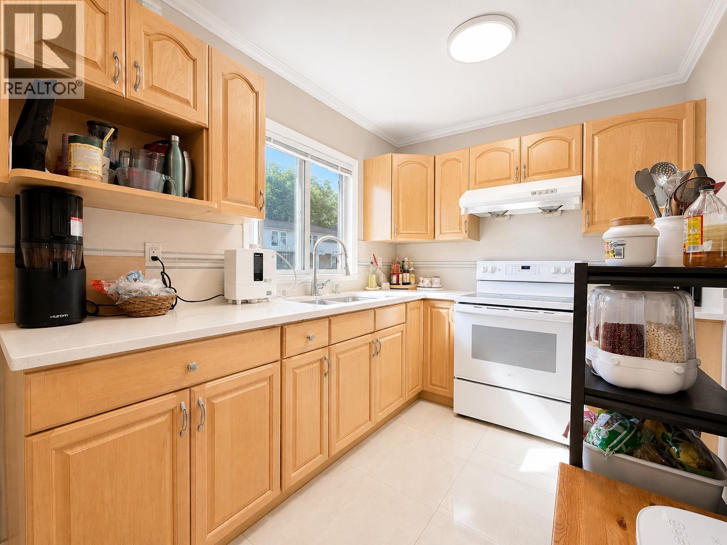 3 Bed, 2 Bath House for Sale in Vancouver – 6878 ARLINGTON STREET, Vancouver – MLS# R3138767 - Image 3