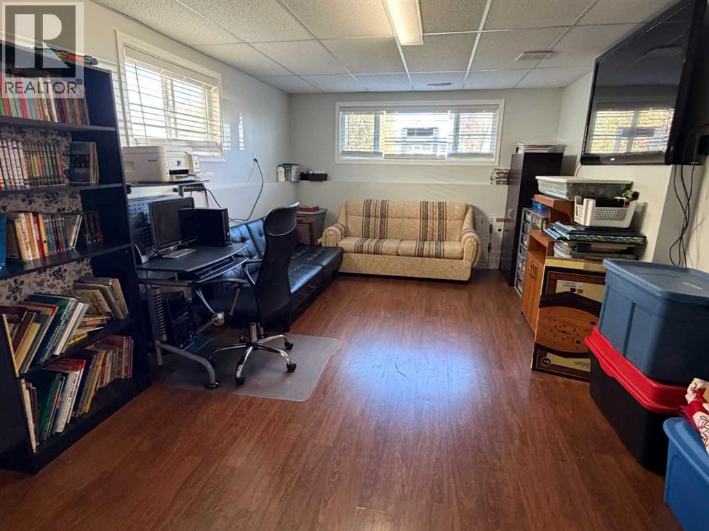 5214 45 Avenue - 23