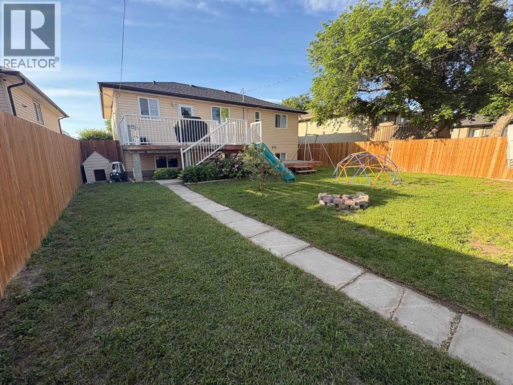 5214 45 Avenue - 3