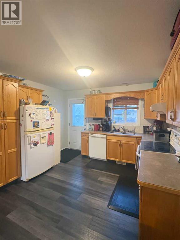 5214 45 Avenue - 10