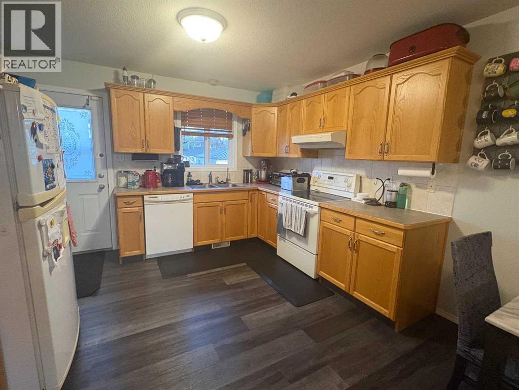 5214 45 Avenue - 8