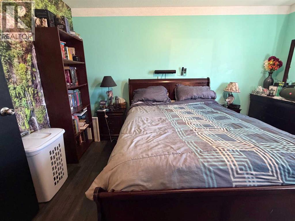 5214 45 Avenue - 20