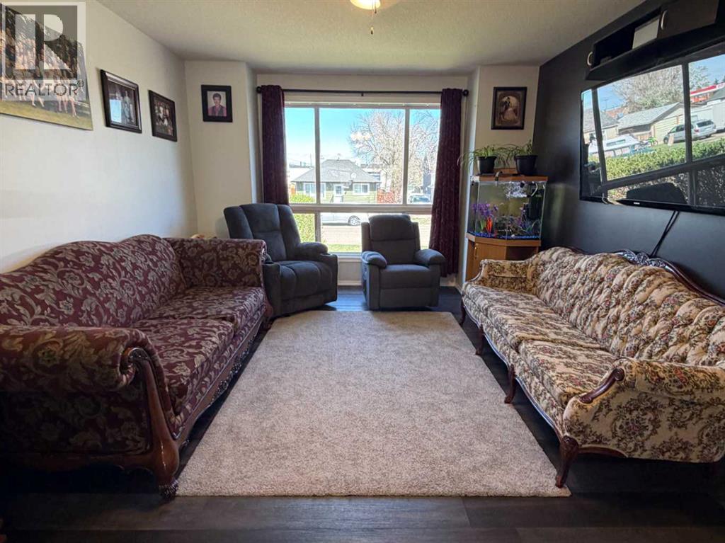 5214 45 Avenue - 12