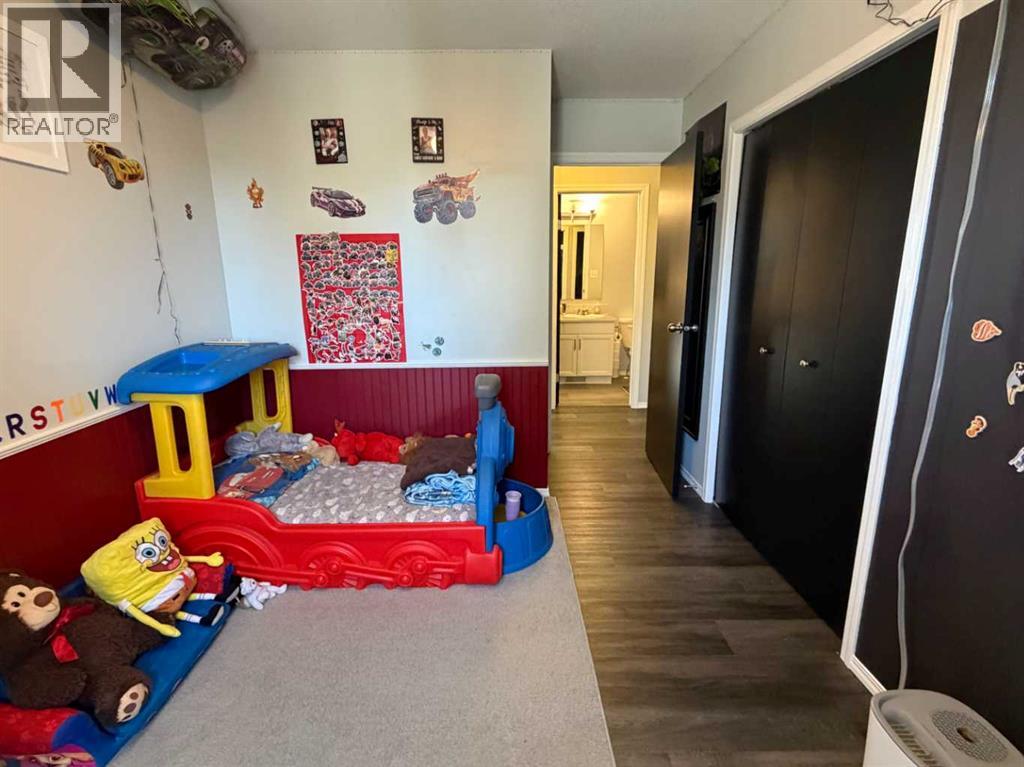 5214 45 Avenue - 16