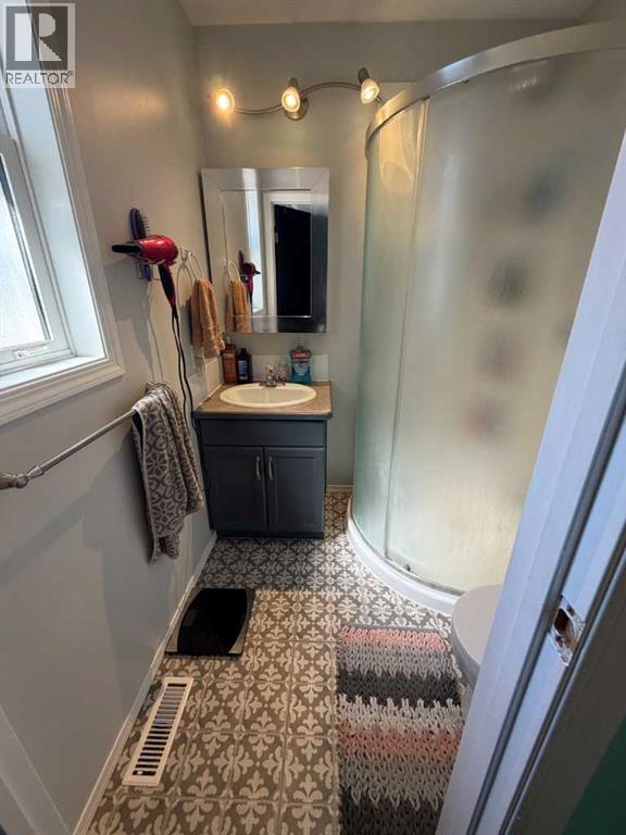 5214 45 Avenue - 22