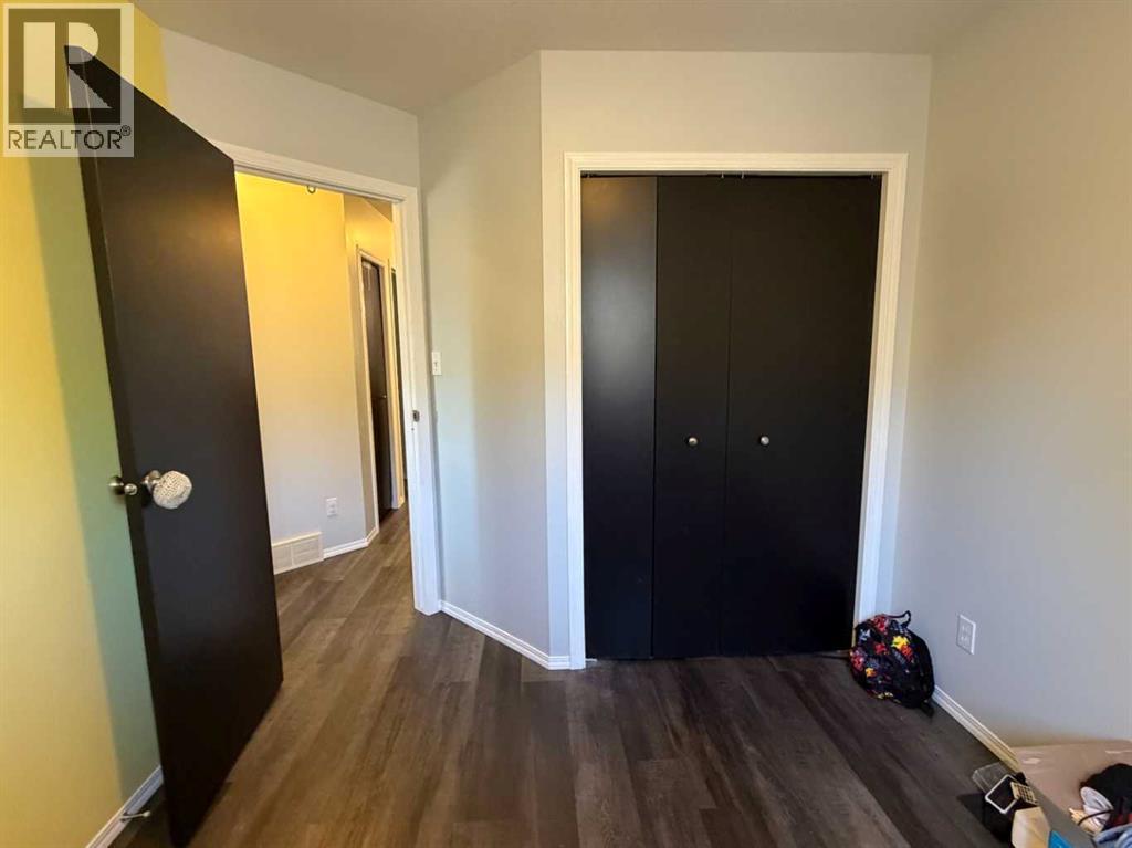 5214 45 Avenue - 18