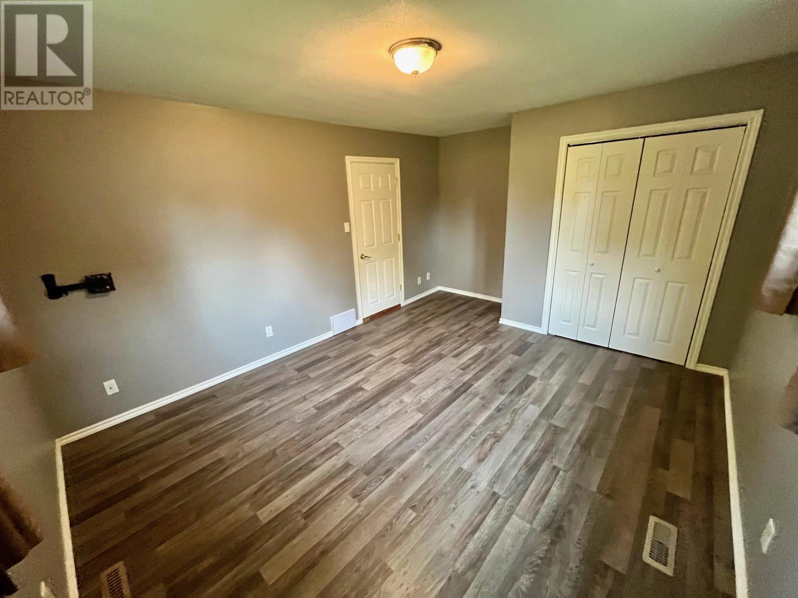 206 McMillan CRES - 12