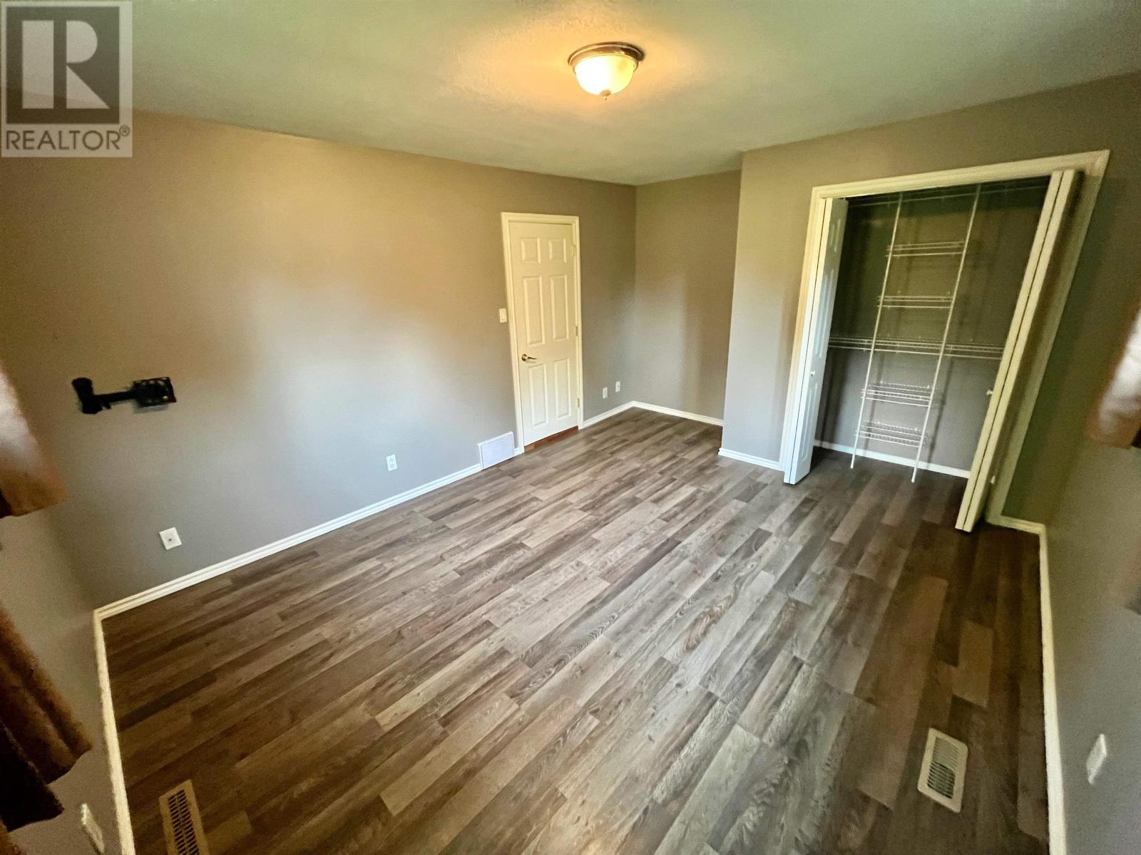 206 McMillan CRES - 13