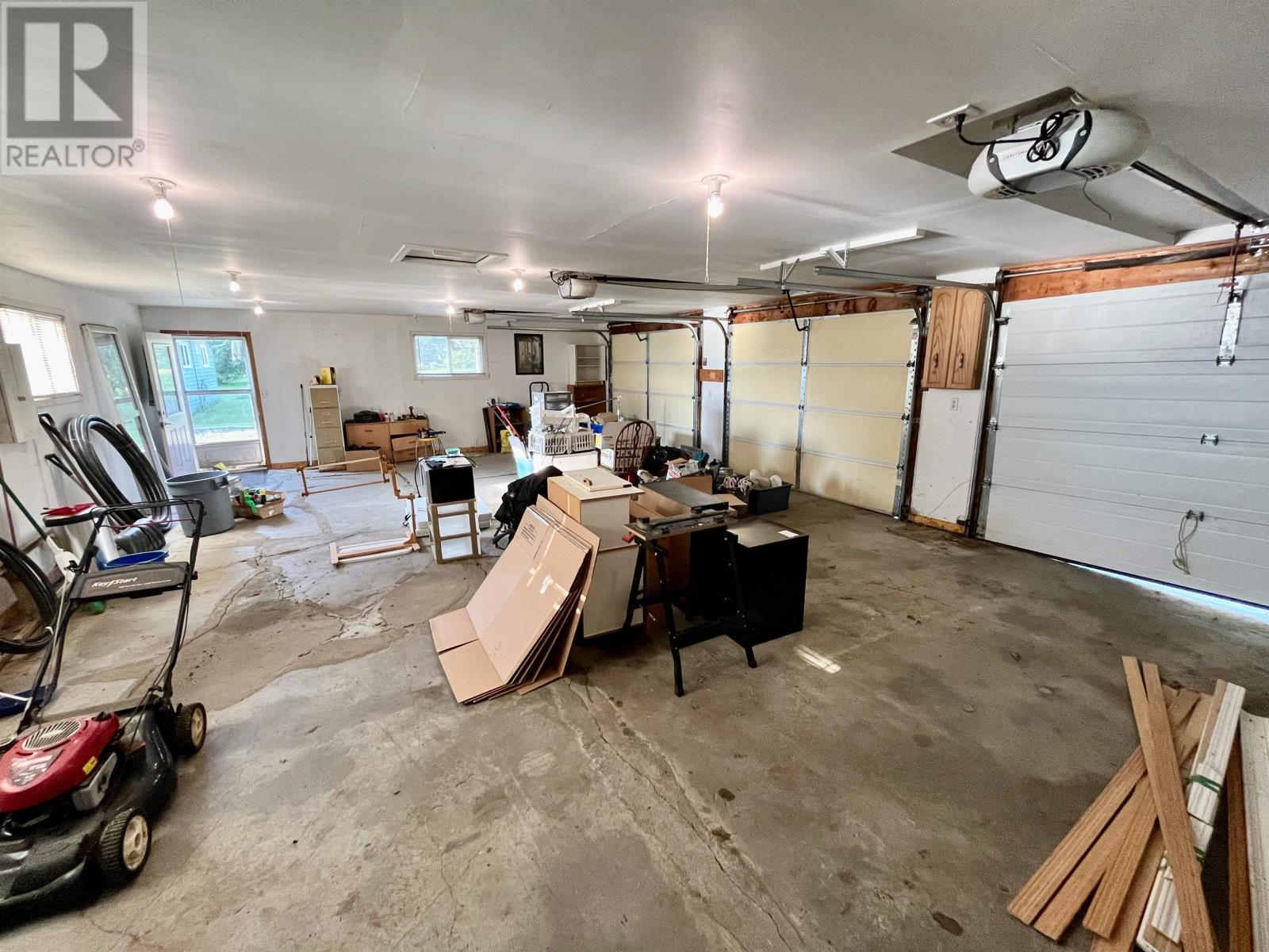 206 McMillan CRES - 36