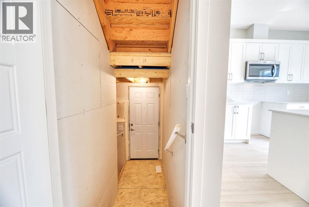296 Marmot Grove NW - 20