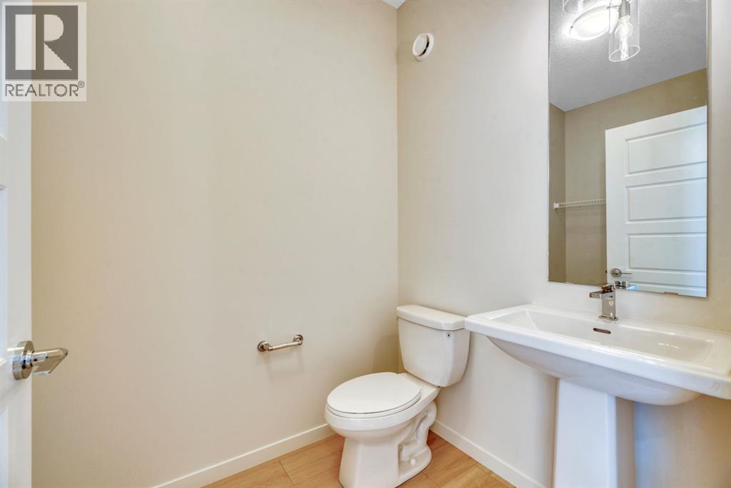 296 Marmot Grove NW - 11