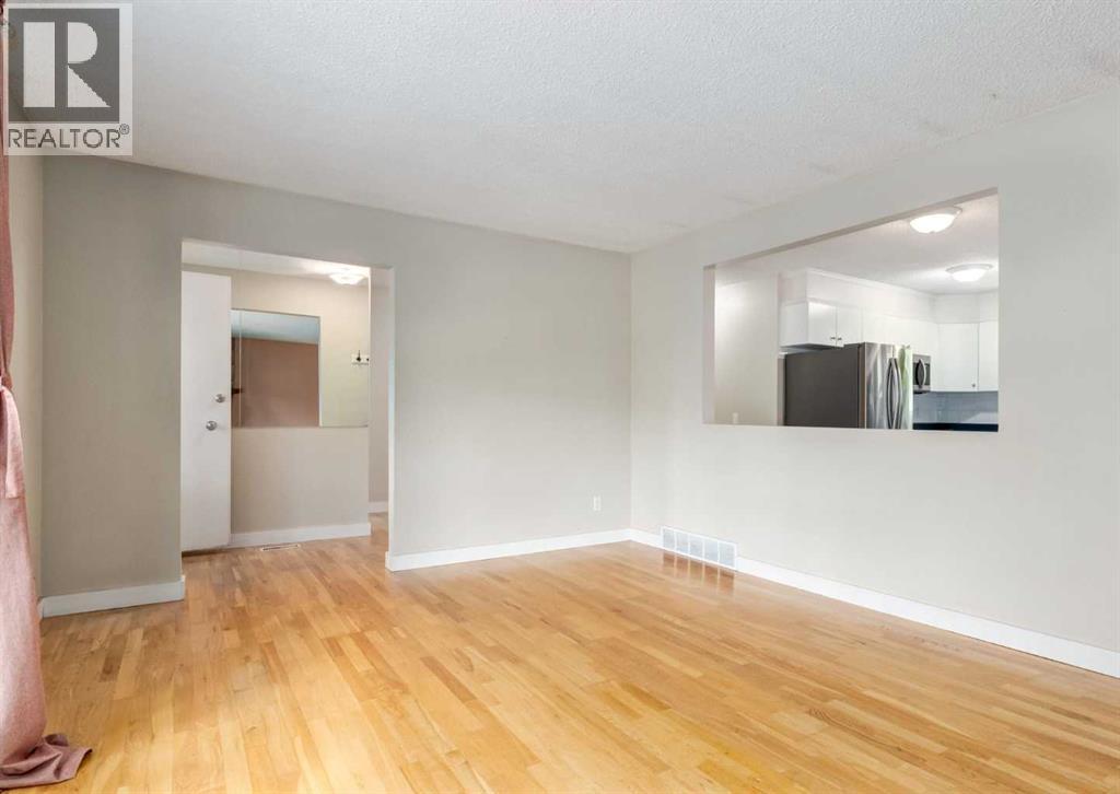 7 Lake Sylvan Close SE - Image 3