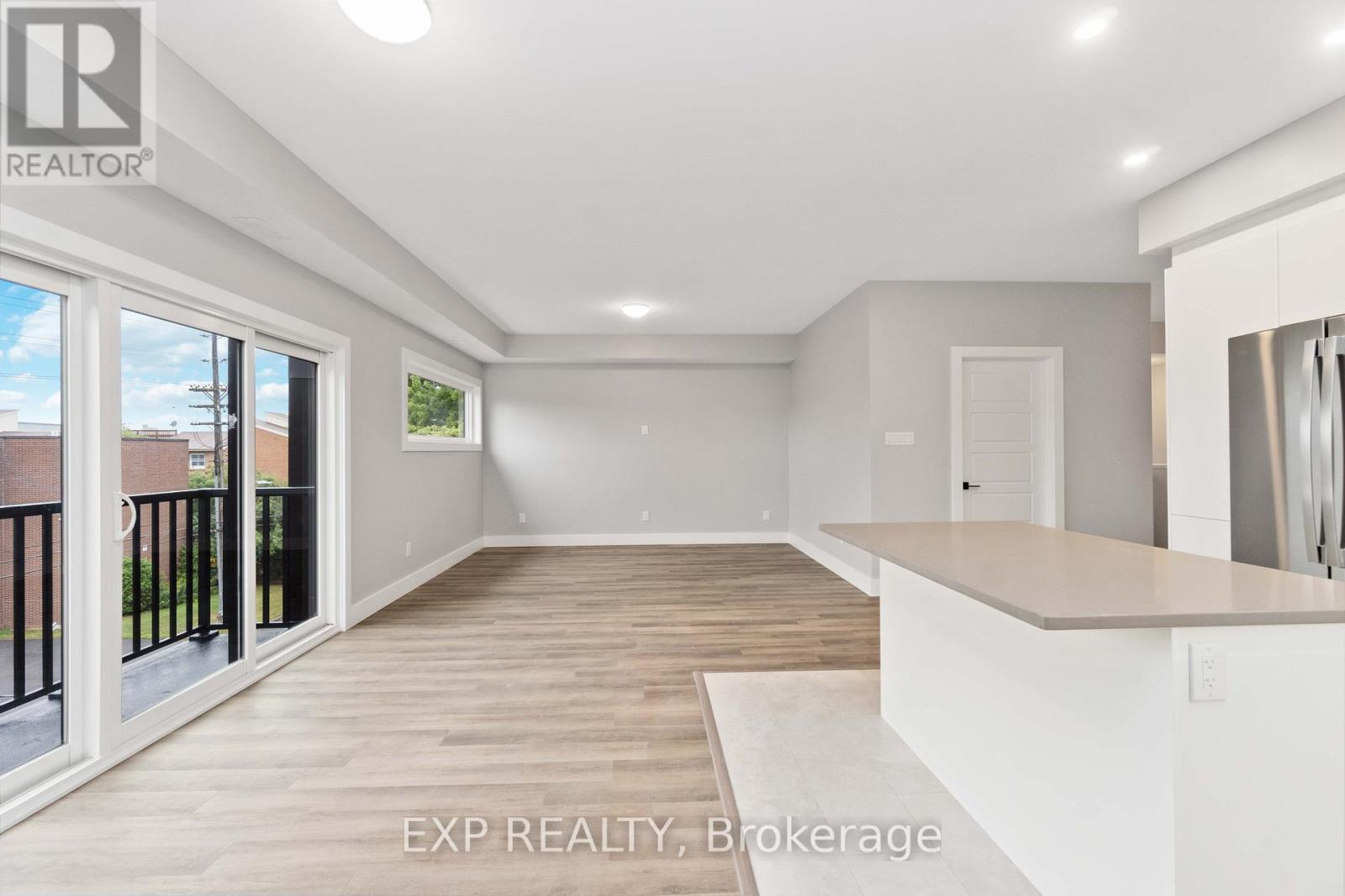 255 PRESLAND ROAD - 12