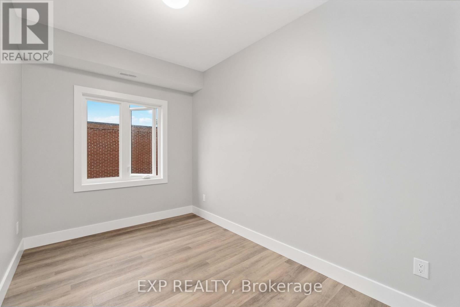 255 PRESLAND ROAD - 18