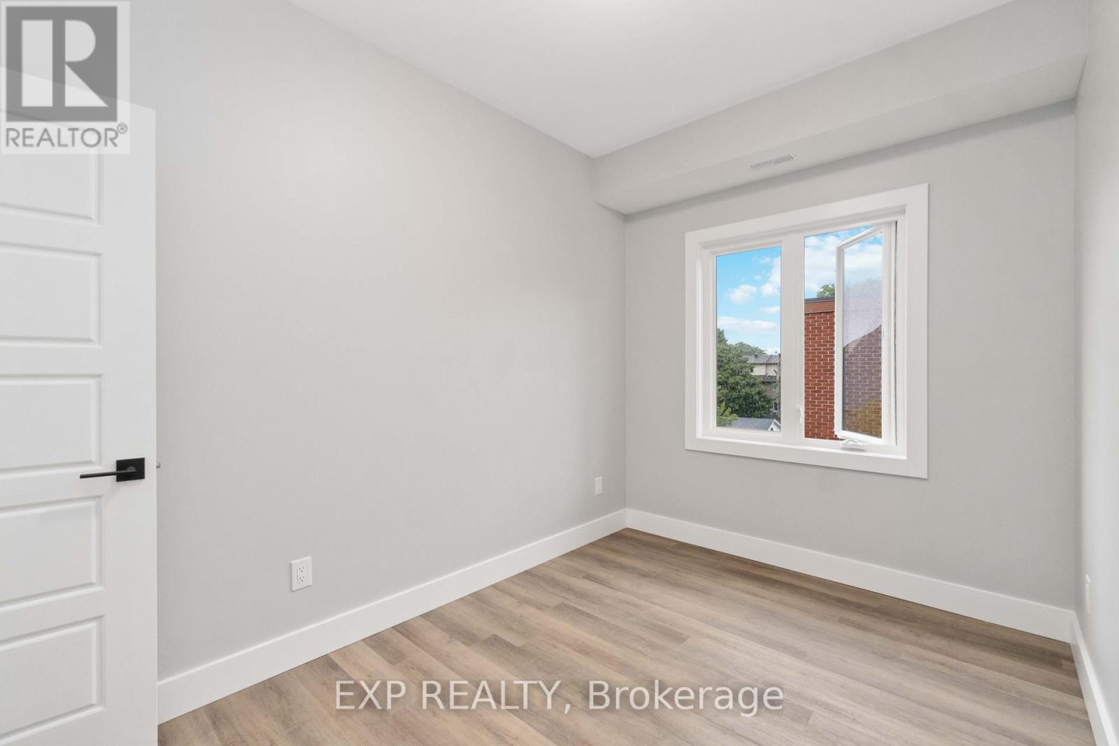 255 PRESLAND ROAD - 19