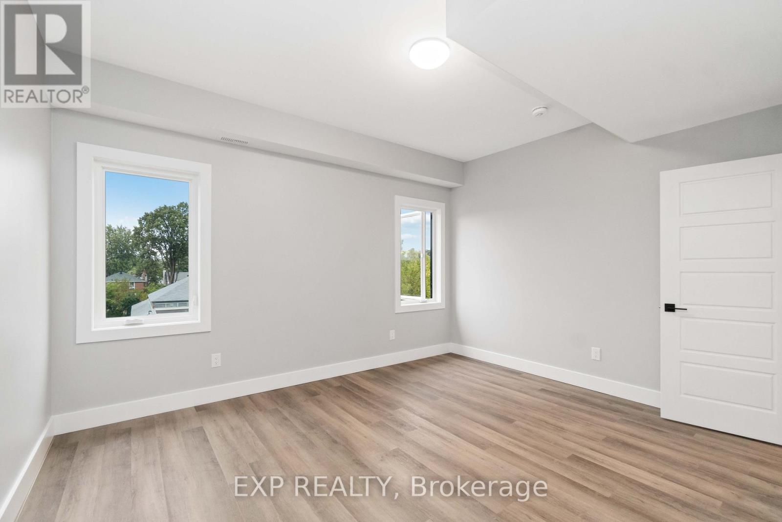 255 PRESLAND ROAD - 28