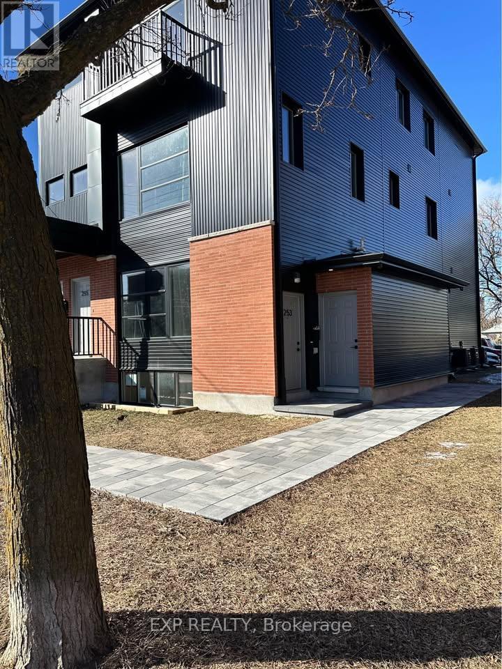 255 PRESLAND ROAD - 3