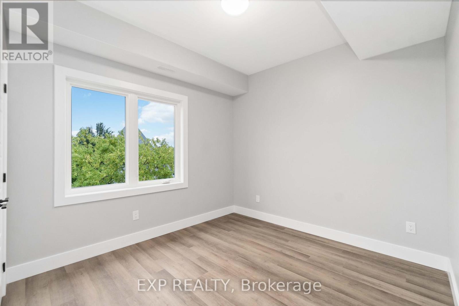 255 PRESLAND ROAD - 34