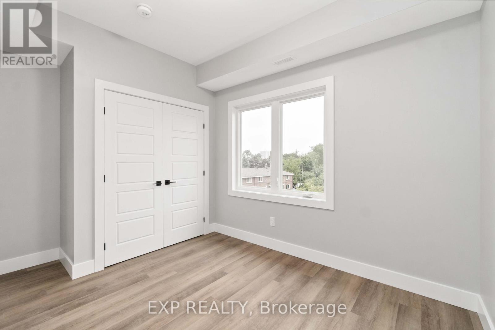 255 PRESLAND ROAD - 35