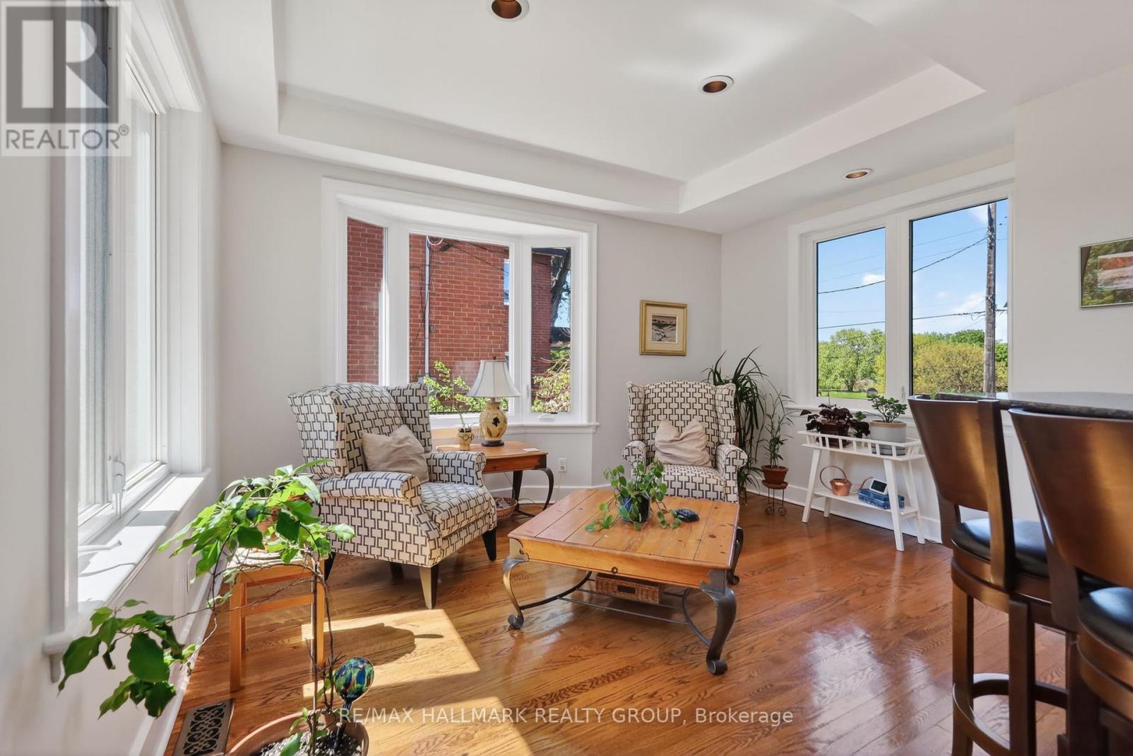 2043 RIVERSIDE DRIVE - 10