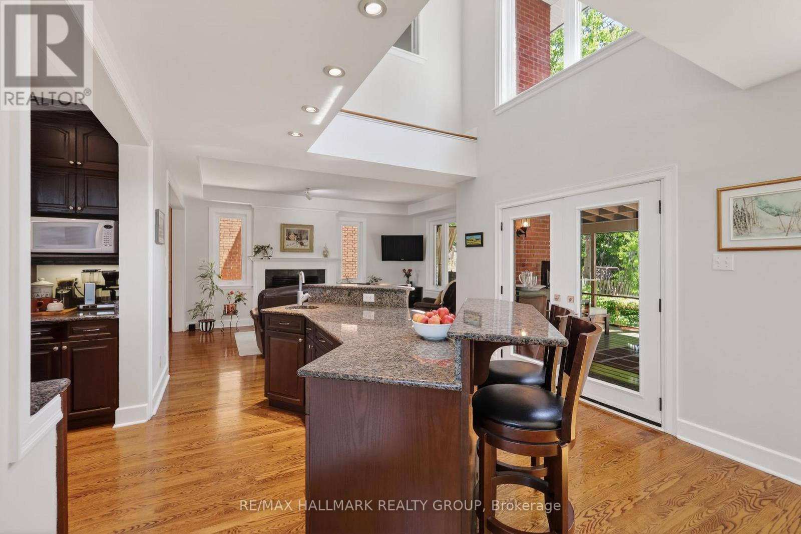 2043 RIVERSIDE DRIVE - 11