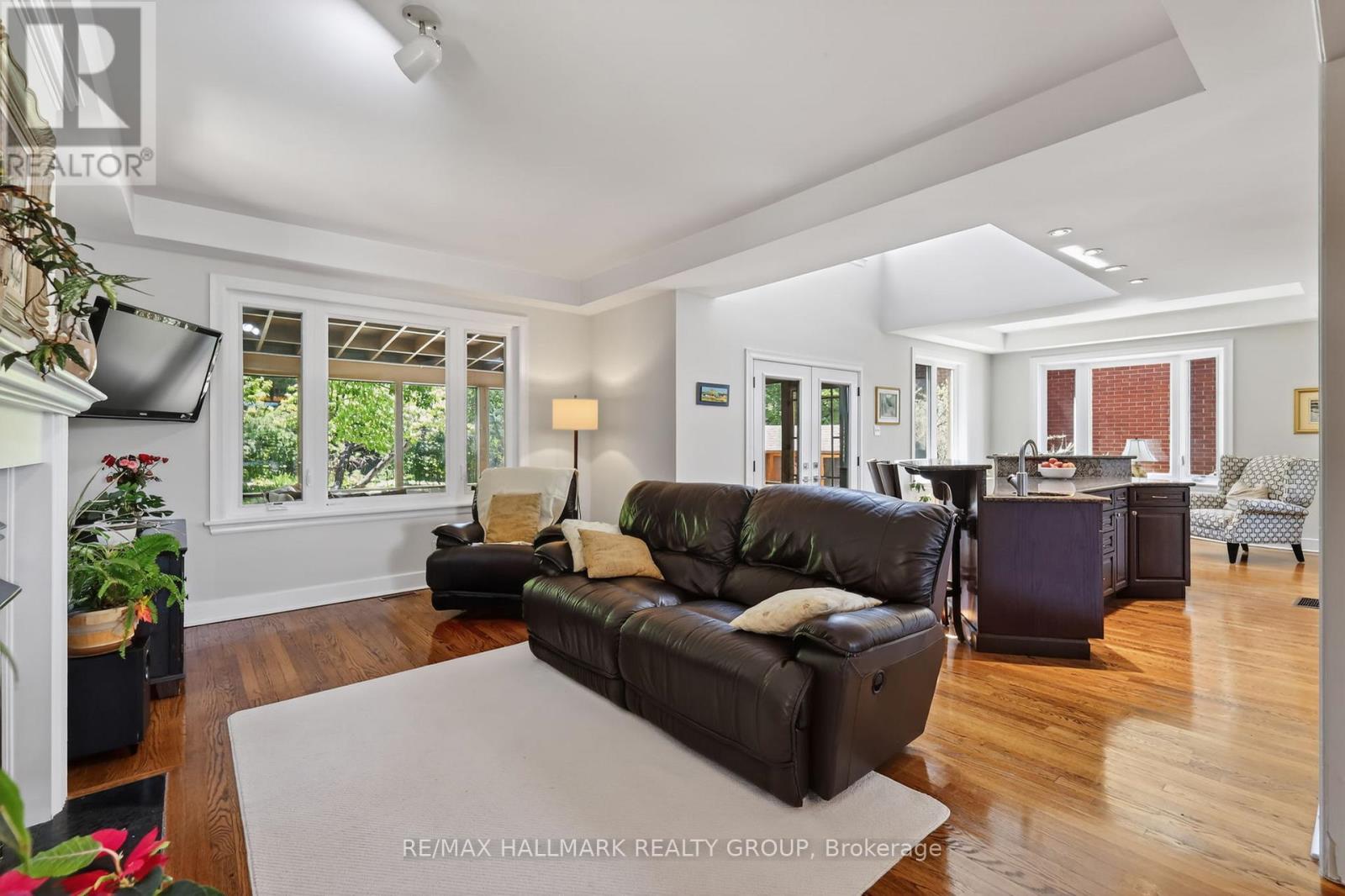2043 RIVERSIDE DRIVE - 12
