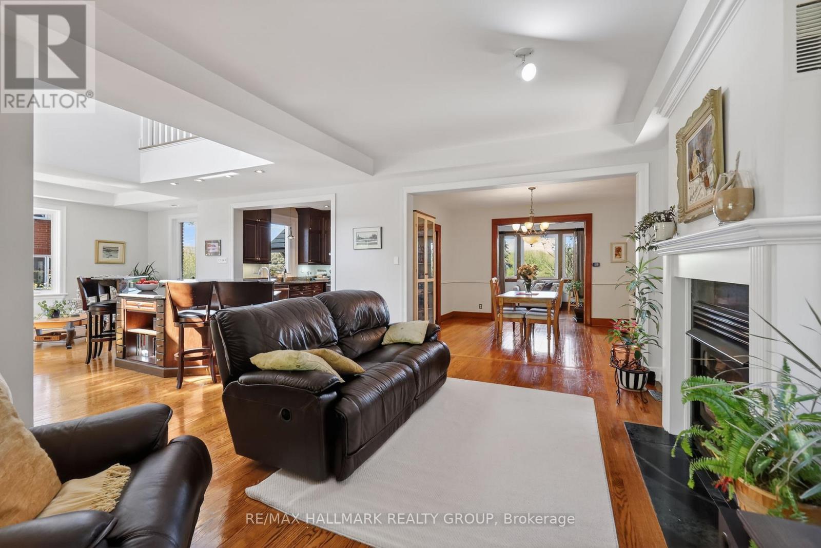 2043 RIVERSIDE DRIVE - 14