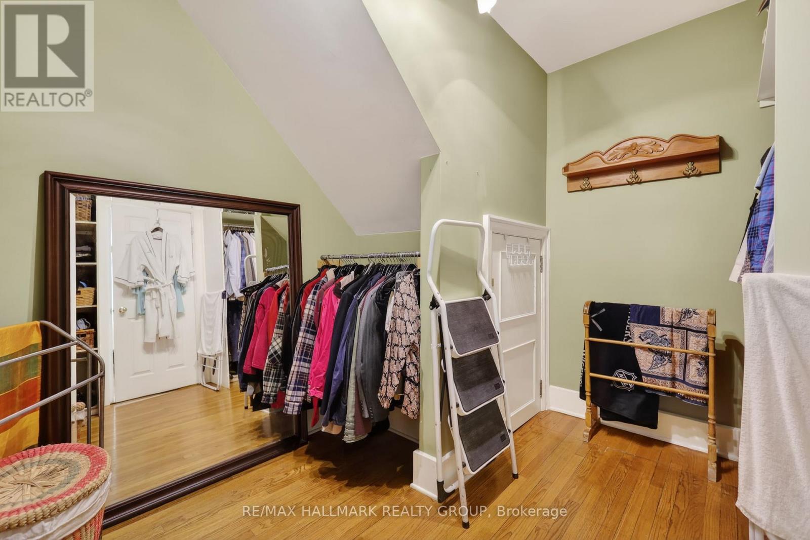 2043 RIVERSIDE DRIVE - 25