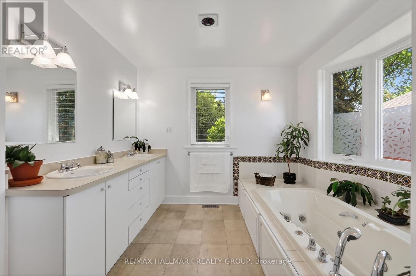 2043 RIVERSIDE DRIVE - 28
