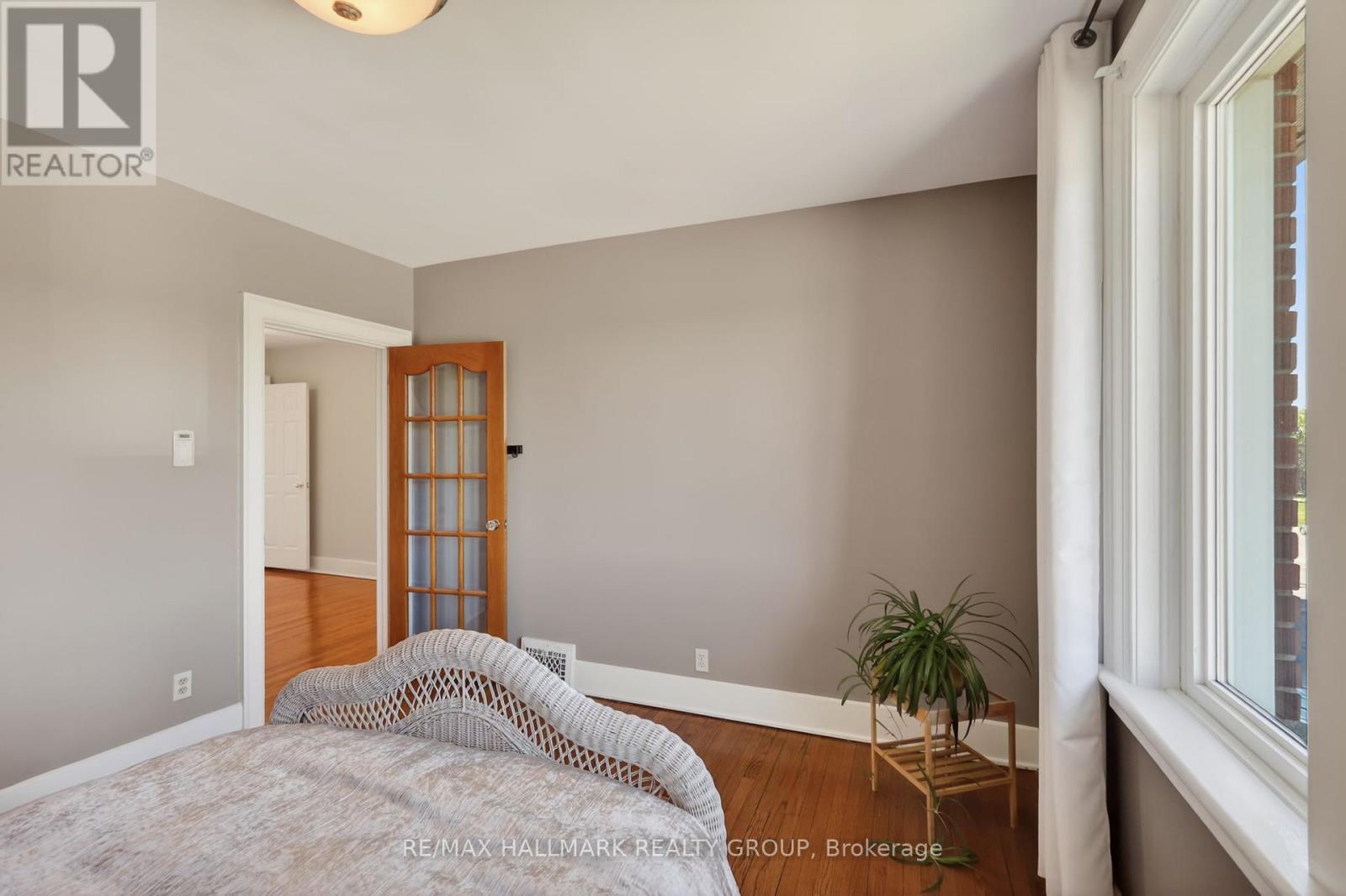 2043 RIVERSIDE DRIVE - 32