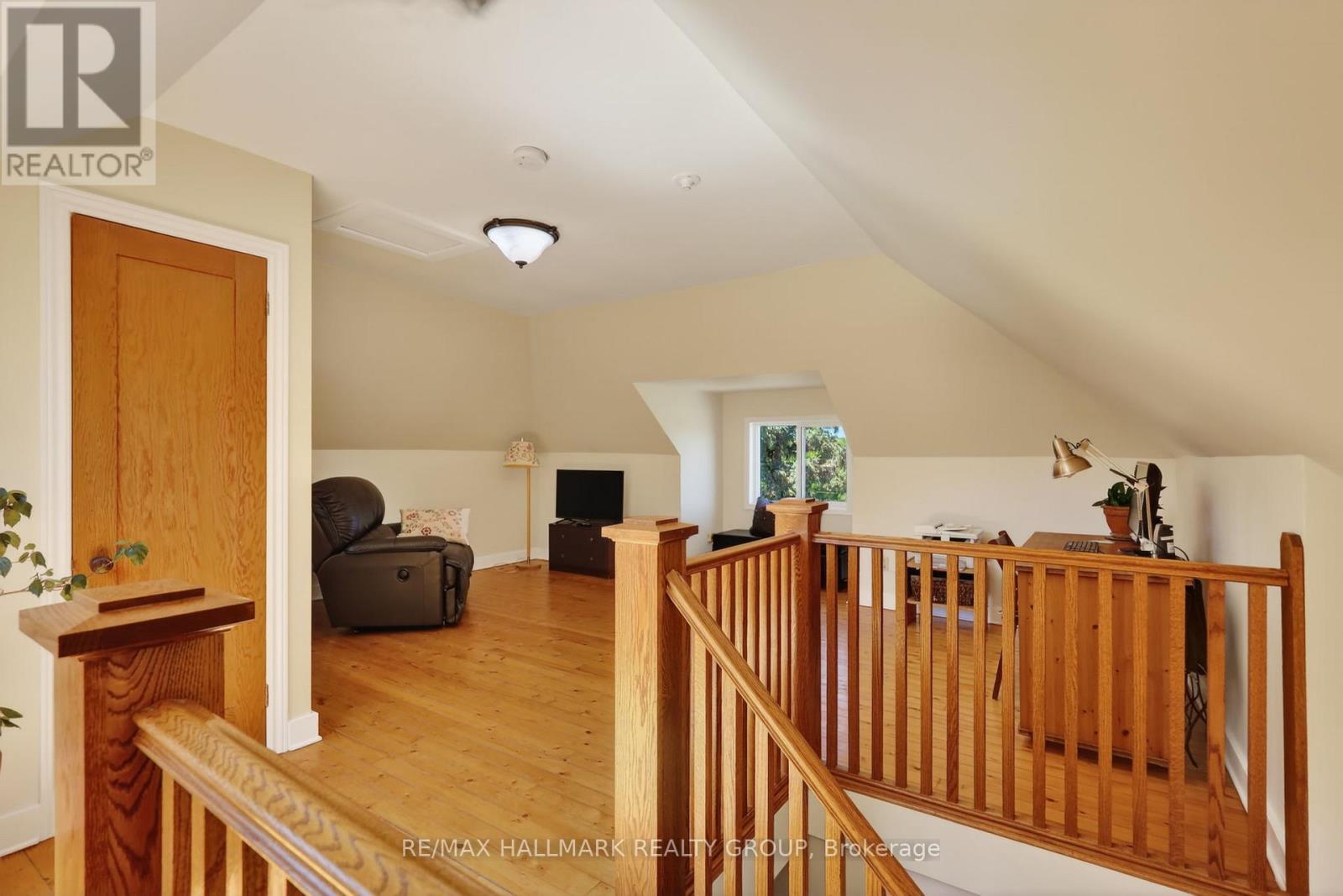 2043 RIVERSIDE DRIVE - 33