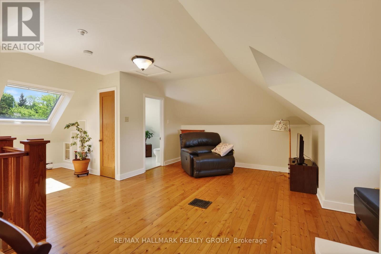 2043 RIVERSIDE DRIVE - 34