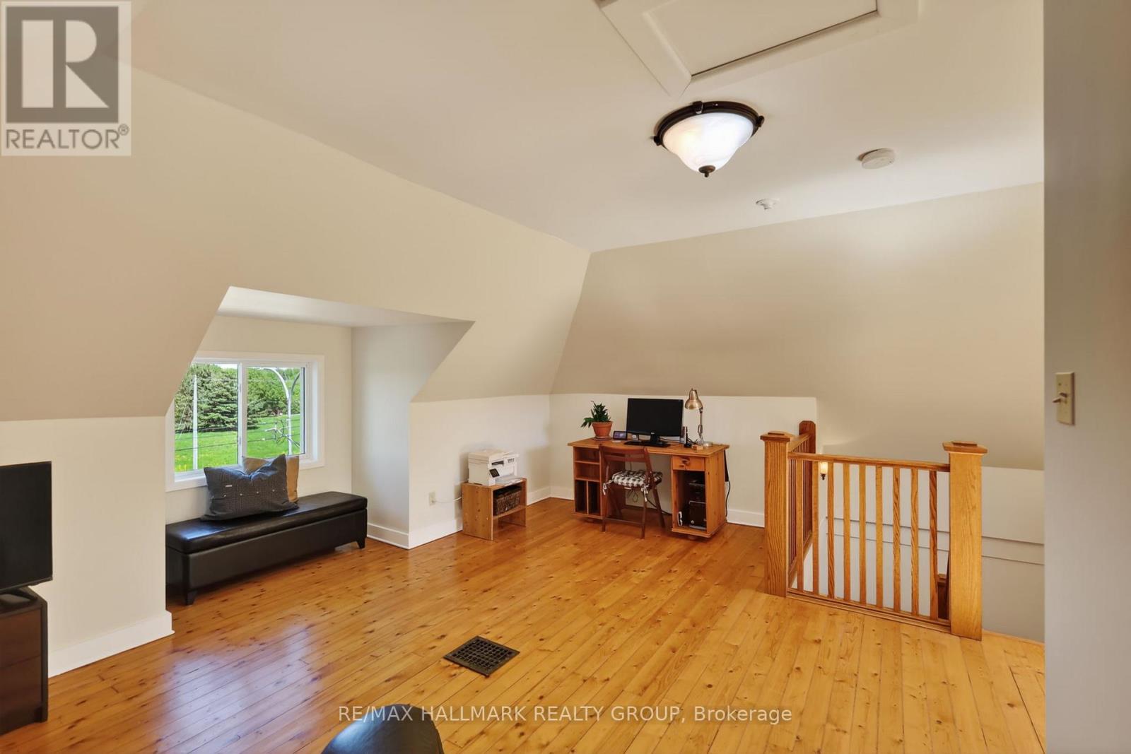 2043 RIVERSIDE DRIVE - 35