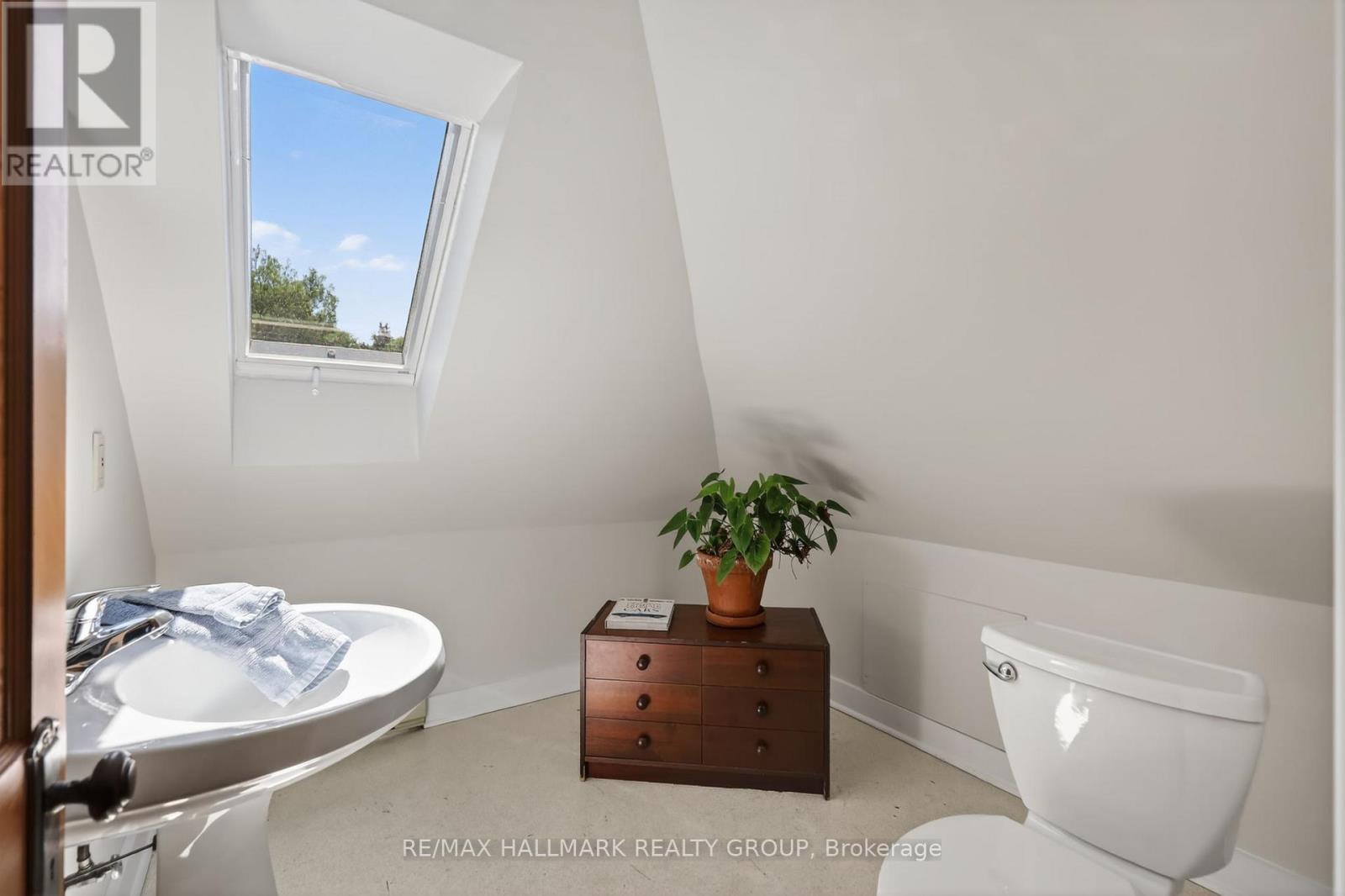 2043 RIVERSIDE DRIVE - 36