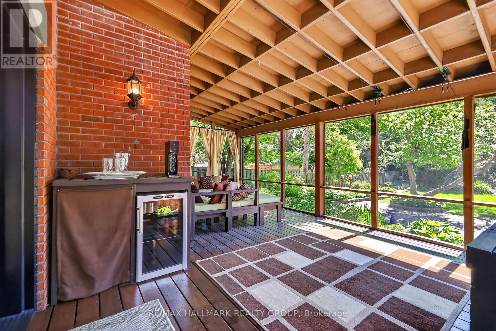 2043 RIVERSIDE DRIVE - 37