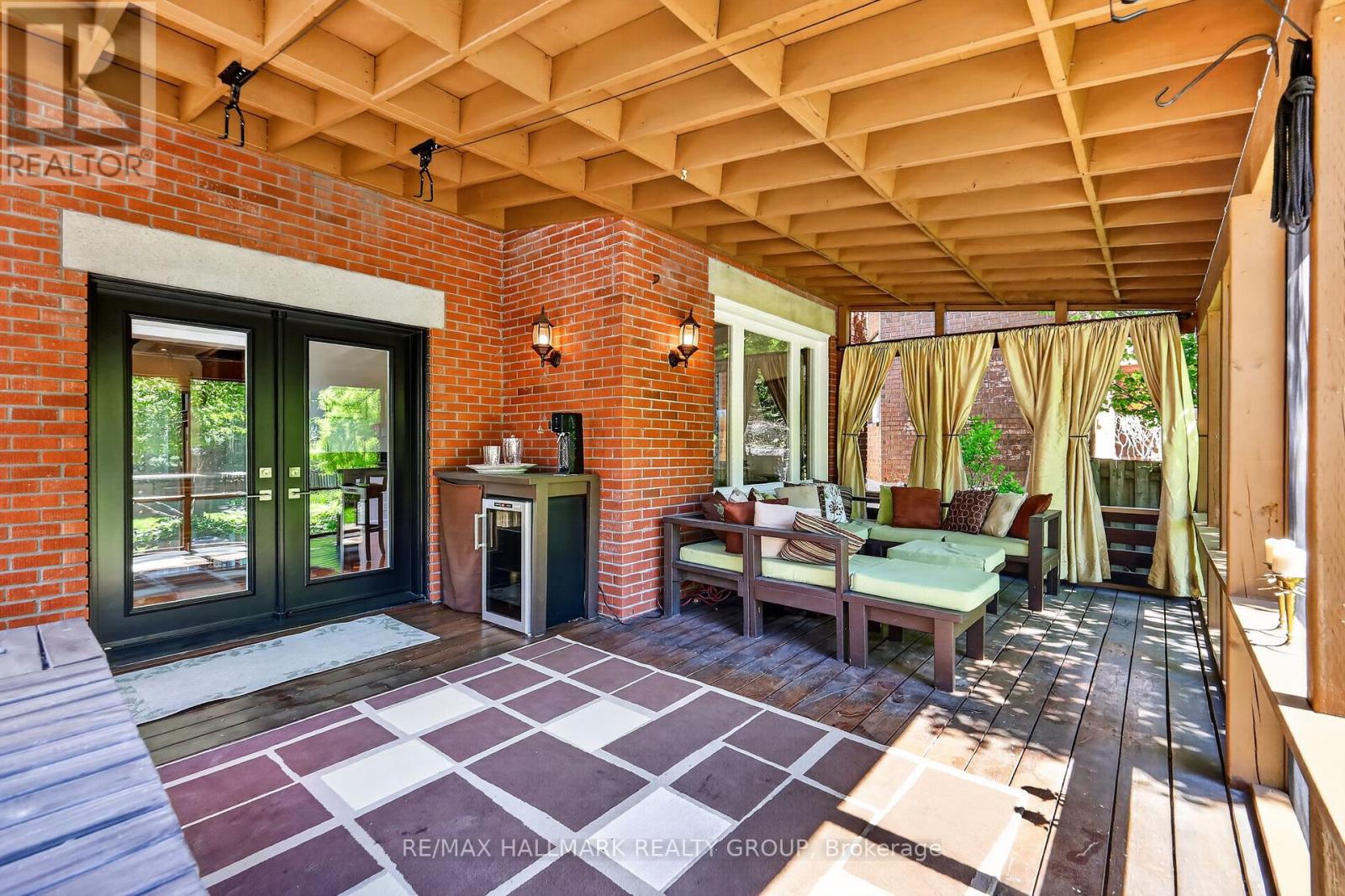 2043 RIVERSIDE DRIVE - 38