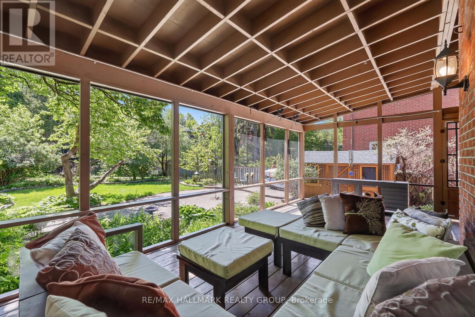 2043 RIVERSIDE DRIVE - 39