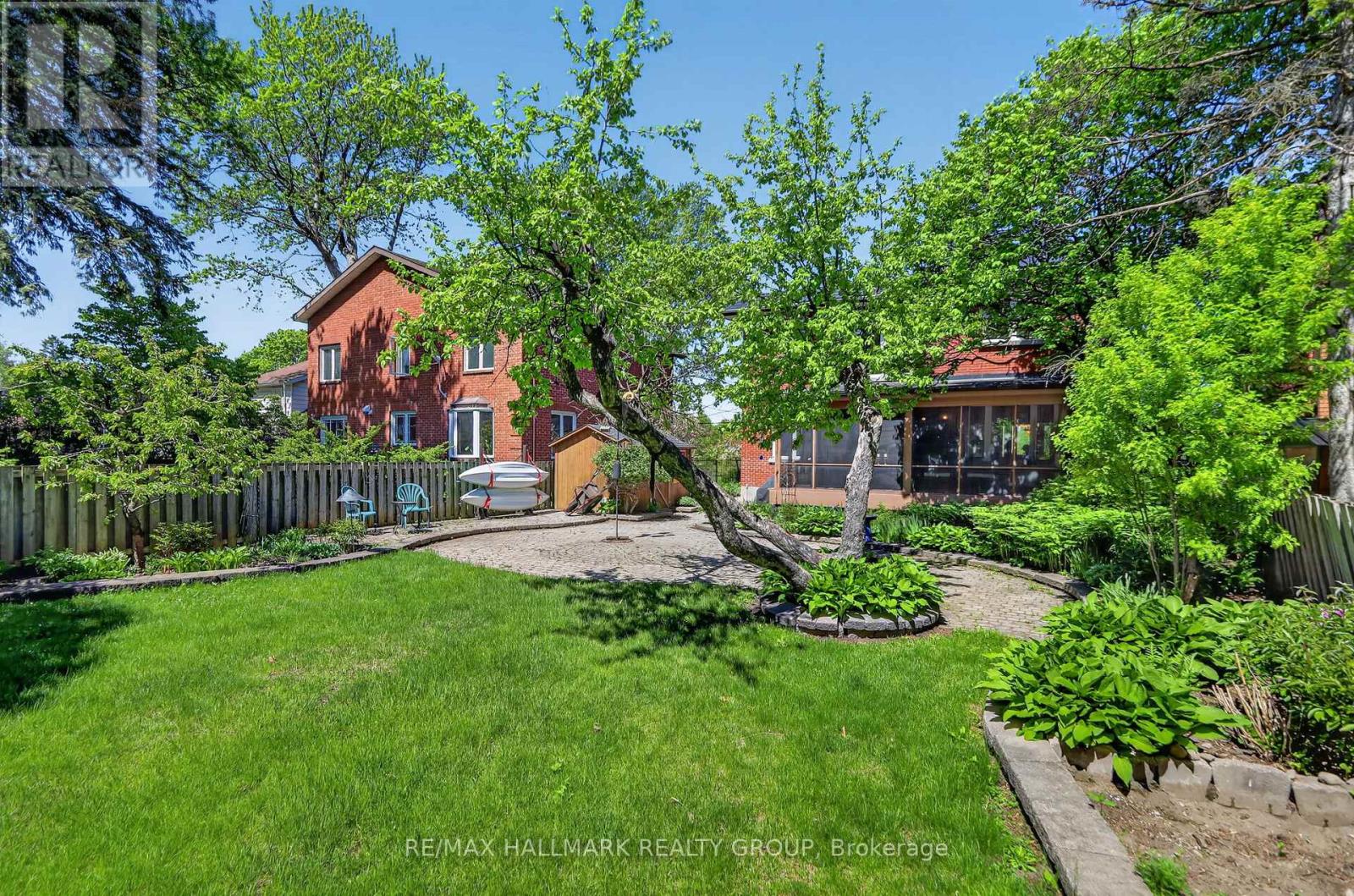 2043 RIVERSIDE DRIVE - 44