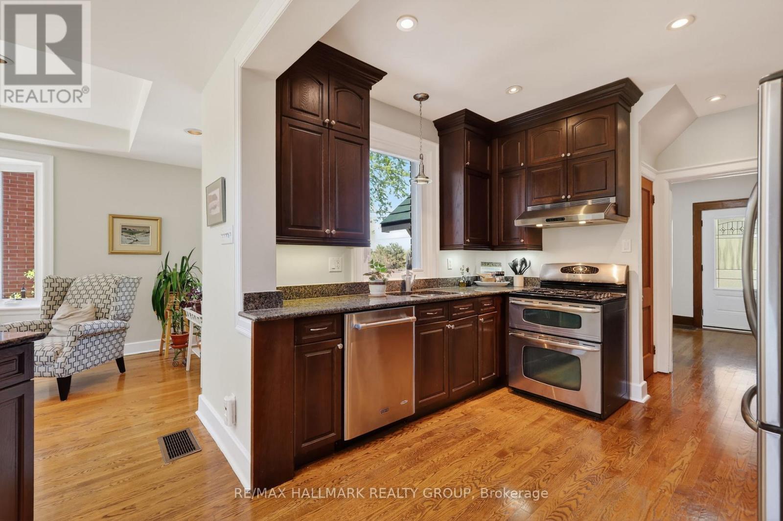 2043 RIVERSIDE DRIVE - 6