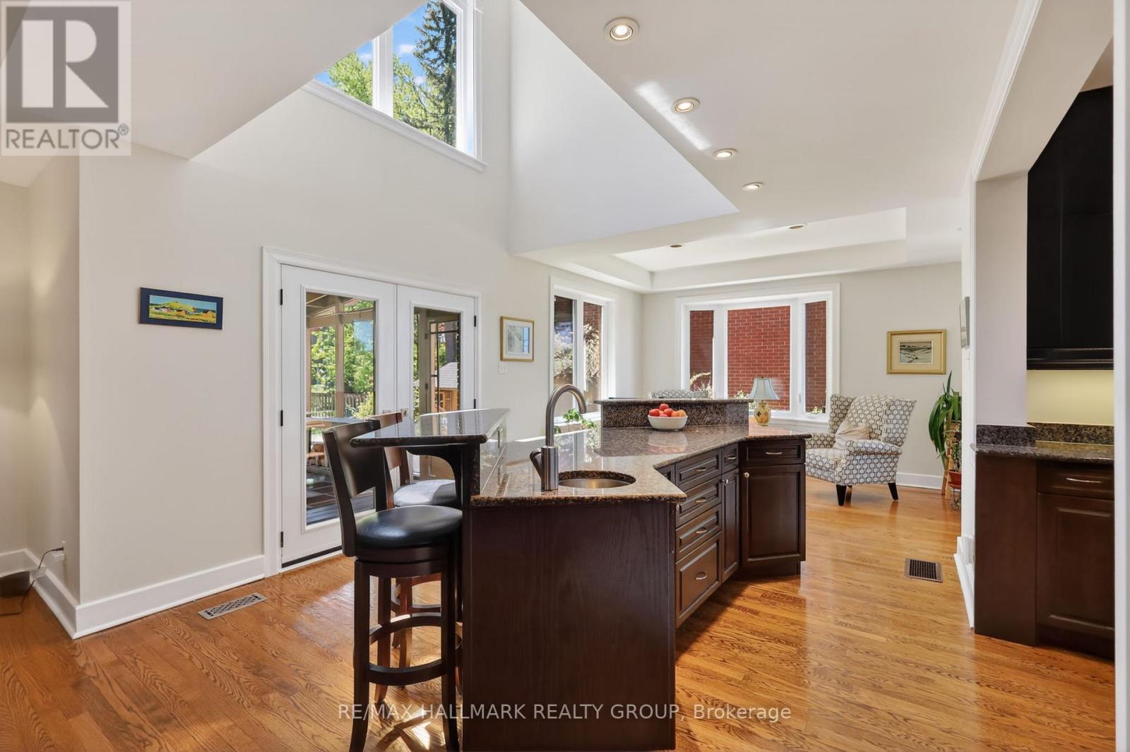 2043 RIVERSIDE DRIVE - 8